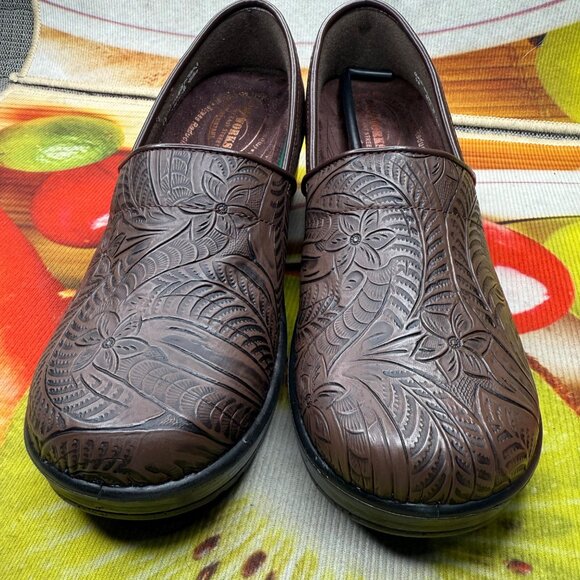 Brown Embossed Slip-On Shoes By Easy Works 9M Stress Reducing & Slip Resistant - Picture 2 of 7